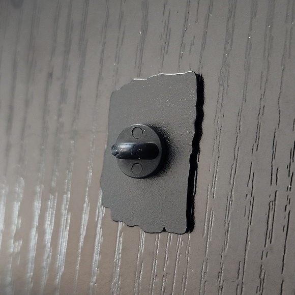 Stranger Things Enamel Pin - Picture 2 of 4